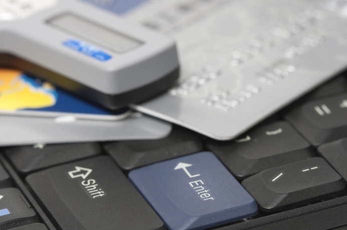 75% of survey respondents, representing major regional banks, rate their institution's ability to counter online security threats as average. ME financial institutions plagued by online fraud
