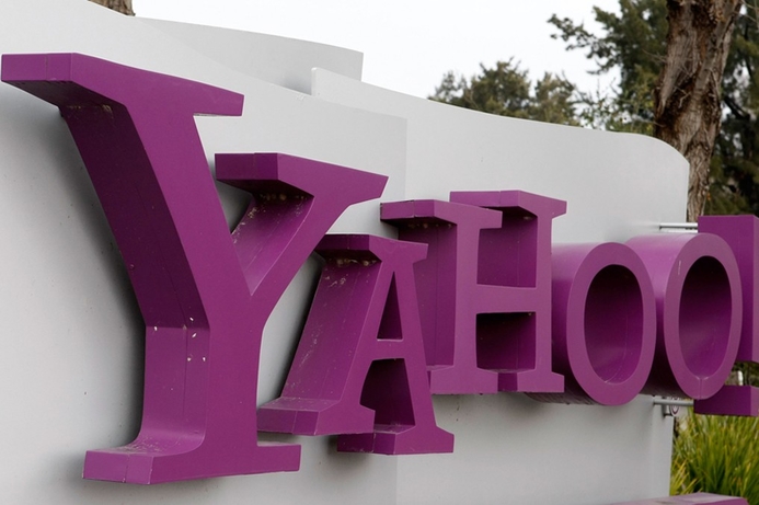 Yahoo reported a $4.4bn loss in the last three months of 2015, forcing its shares to drop down to 1.2% Yahoo confirms job cuts as part of strategic plan
