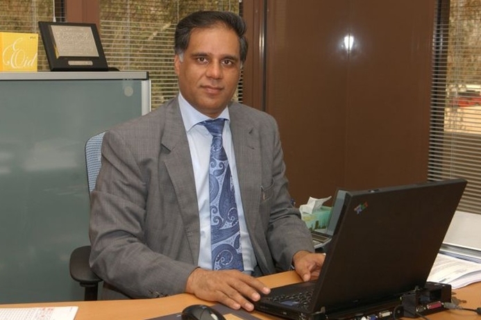 Qatar University has begun testing of Windows 7, says Javeed. Qatar University eyes up Windows 7, thin clients