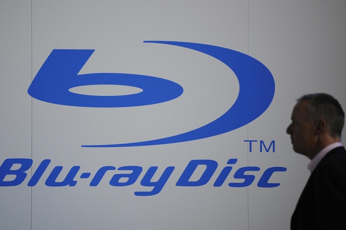 Despite winning the format war, only a quarter of those surveyed by Harris Interactive plan on making the full switch to Blu-ray. Bad news for Blu-ray in Harris Poll