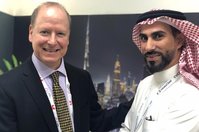 Petter Mottur, Vizsafe founder and CEO, signs agreement with Jawraa CEO, Yasser Alobaidan. Jawraa to bring Vizsafe's crowdsourced public safety system to the GCC
