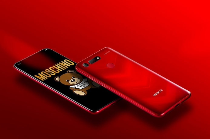 The Huawei Honor View20 Moschino edition is available in red and blue. Huawei teams up with Moschino for special edition Honor View20