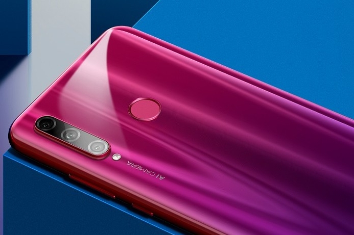 The 10i comes with three finishes - Midnight Black, Phantom Red and Phantom Blue Honor launches the Honor 10i in the UAE