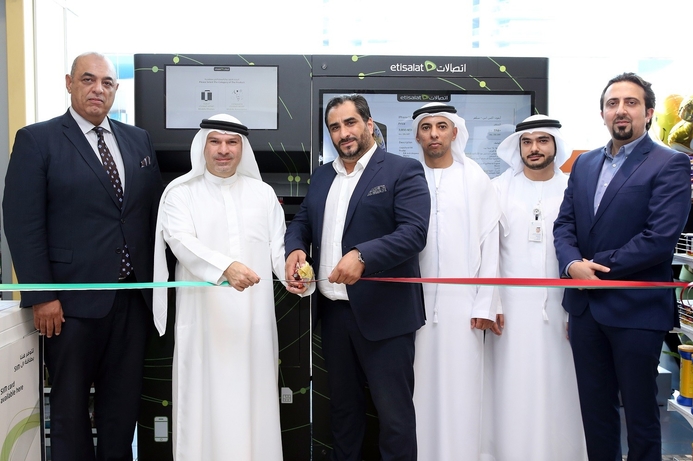 Smartphone, Etisalat International - UAE Etisalat brings UAE’s first smartphone self-service vending machine to Abu Dhabi